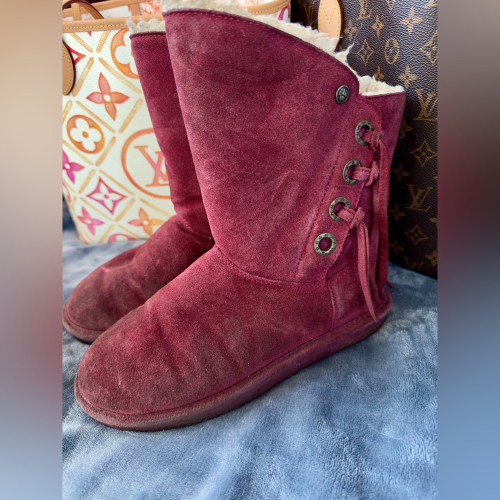 GUC BearPaw Women's Plush Lined‎ Burgundy Boots Size 9